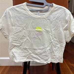 NWT Fabletics Cropped Cream Graphic Workout T-Shirt